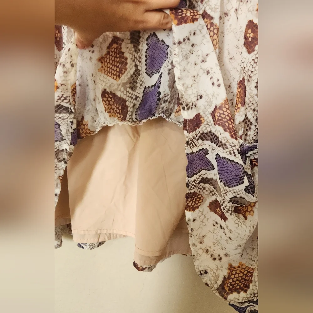 TCEC Snake Print Ruffle Top Size Small - Picture 9 of 11